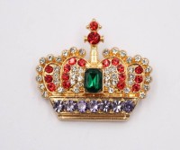 Auktion 374<br>Modeschmuck-Brosche in Form einer Krone, Farbsteinbesatz, ca. 3,5 x 4cm