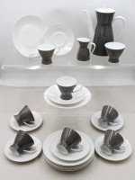 Auktion 374<br>Kaffeeservice, Rosenthal, Form 2000 &bdquo;Secunda Grau&ldquo;, Entwurf Richard Latham, f&uuml;r 7 Personen, Milchk&auml;nnchen bestossen, Kanne H-20cm Tassen H-7cm