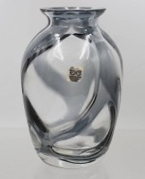 Auktion 374 / Los 10046 <br>Vase, blau/klar, Etikett "Gistl Glas", ca. H-15,5cm
