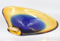 Auktion 374<br>sch&ouml;ne Schale, blau/gelb, ca. H-7cm B-24cm
