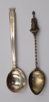 Auktion 374<br>2x kl. Andenkenl&ouml;ffel, Silber gepr., Rotherdam u. Mittenwald, zus. 22,6gr., L-10,5cm