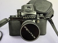 Auktion 374<br>Asahi Pentax SV Spiegelreflexkamera mit Auto-Takumar 1:3.5/35 mm Weitwinkelobjektiv in Tasche, gut erhalten