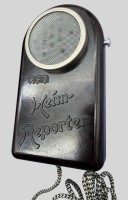 Auktion 374<br>historisches RFT-Mikrofon des Modells &bdquo;Heimreporter&ldquo; aus den 1950er Jahren, hergestellt vom VEB Fernmeldewerk Nordhausen in der DDR. Bakelitgeh&auml;use, gut erhalten
