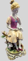 Auktion 374<br>hohe Porzellanfigur, M&auml;dchen mit Taubem bemalt, H-26,5 cm, blaue Schwertermarke??