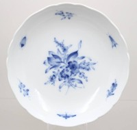 Auktion 374<br>Schale, Meissen, Schwertermarke, Aquatinta, 2 Schleifstriche, ca. H-5,4cm D-25cm