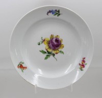 Auktion 375<br>Teller, Meissen, Schwertermarke, Punktzeit, Blumenbemalung, 2 Schleifstriche, D-18cm