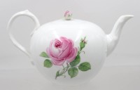 Auktion 375<br>Teekanne um 1920, Meissen, Schwertermarke, Punktzeit, Rote Rose, 2 Schleifstriche, ca. H-13,5cm, Deckelbl&uuml;te mit kl. Chip