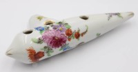 Auktion 375<br>Okarina, Meissen, &auml;lter, florale Bemalung,  L-17cm