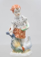 Auktion 375<br>Herend-Figur, H&uuml;hnermagd, bemalt, ca. H-13,5cm