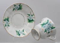 Auktion 375<br>Tasse mit U.T., KPM Krister um 1850, florale Bemalung, ca. H-7,8cm