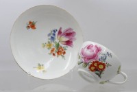 Auktion 375<br>antike Tasse mit U.T., Meissen, Schwertermarke, Blumenbemalung, 19. Jhd.,  Altersspuren, 1x Restauration, ca. H-4,5cm