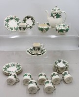 Auktion 375<br>Rest-Mokkaservice, Wedgwood, Napoleon Ivy, Weinlaub, Mokkakern, 9x Tassen mit U.T., 6x kl. Teller, kl. Tablett, Kanne H-18cm Tassen ca. H-6cm