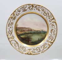 Auktion 375<br>fr&uuml;her Ansichtenteller, polychrome Landschafts- bzw. Stadtvedutenmalerei, im Stil von KPM, ungemarkt, um 1900, D-23,5cm