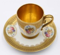 Auktion 375<br>Mokkatasse mit U.T., Rosenthal, Blumendekor und aufwendiges Goldzier, ca. H-5,5cm