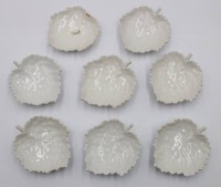 Auktion 375<br>8x kl. Blattsch&auml;lchen, KPM Berlin, Wei&szlig;porzellan, 1x besch&auml;digt, ca. L-8cm