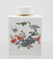 Auktion 375<br>Teedose, Meissen Schwertermarke, 1. Wahl, Kakiemon,  wohl um 1900, leider am Boden Altriss, ca. H-10cm