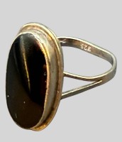 Auktion 375<br>Silberring-925- mit ovalen, schwarzen Onyx-Lagenstein, RG 53