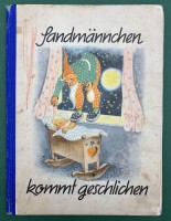 Auktion 375<br>&bdquo;Sandm&auml;nnchen kommt geschlichen&ldquo; Bilderbuch um 1940, Titelseite fehlt und Bindung lose, R&uuml;ckseite mit Bleistift bekrittelt,  24,5x18 cm