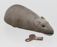 Auktion 375<br>Schuco Mikifex Mechanik-Maus, Patent 1022, Schwanz fehlt, Werk l&auml;uft, L-7,5cm