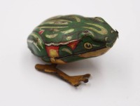 Auktion 375<br>Spring-Frosch, US-Zone, bespielte Erhaltung, Schl&uuml;sselwerk defekt, ca. L-4,5cm