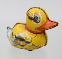 Auktion 375<br>Lehmann Paak Paak 903 Blech-Ente, Schwungradantrieb, Altersspuren, ca. H-5,5cm