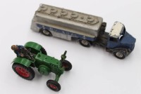 Auktion 375<br>2x M&auml;rklin-Fahrzeuge, ARAL-Tankwagen und Traktor, &auml;lter, Altersspuren, 1:43