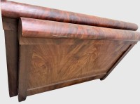 Auktion 375 / Los 14002 <br>Biedermeier-Einzelbett, Mahagonifurnier, ca. 2x1 m