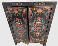 Auktion 375<br>kl. bunt gefasste China-Kommode, H-77 cm, 59x29 cm