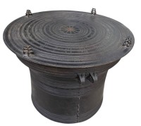 Auktion 375<br>grosse Birmanische Karen Bronze  Regen-oder Froschtrommel, voll fachm&auml;nnisch restauriert, wohl 19.Jhd., H-50 cm, D-60 cm,