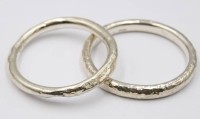 Auktion 375<br>Paar Armreife, Sterling, Mexiko, hohl, zus, 62,5gr., Druckstellen, ca. D-6,5cm