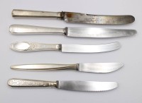 Auktion 375 / Los 11009 <br>5x  div. Messer mit Silbergriffen, &auml;lter, ca. L-25cm