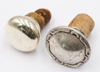 Auktion 375<br>2x Korkenhalter, 1x 800er gepunzt 1x Silber gepr., , ca. D-4,5cm