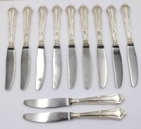 Auktion 375<br>11x Speisemesser, D&auml;nemark, Silbergriffe, 2x mit Gravur, ca. L-19cm