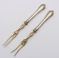 Auktion 375<br>Paar sch&ouml;ne Jugendstil-Vorlegegabeln, 800er Silbergriffe, ca. L-16,5cm