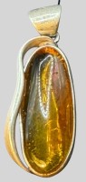 Auktion 375<br>Bernstein-Anh&auml;nger mit Silber-925- Montur, H-4,5 cm, 9,54 gr