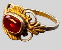 Auktion 375<br>alter M&auml;dchenring, S-800- mit roten Stein, RG ca. 46