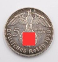 Auktion 375<br>5-Reichsmark-Silberm&uuml;nze , Hindenburg, gelocht, D-2,8cm