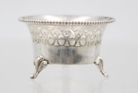 Auktion 375<br>kl. Schalenhalter, 835er Silber, 18,2gr., ca. H-3cm, D-5cm