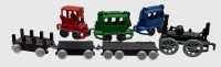 Auktion 375<br>Gebr. Hildner Miniatur Zug Lok und  5 G&uuml;terwagen, Holz/Metall, anbei 4 tg. Mini Oldtimer Bahn, Kunststoff,