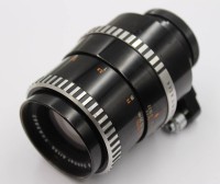 Auktion 375 / Los 14504 <br>klassisches Carl Zeiss Jena Sonnar 4/135 mm Teleobjektiv im markanten &bdquo;Zebra&ldquo;-Design