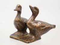 Auktion 375<br>kl schwere Bronze-Gruppe, Enten, wohl monogrammiert ?, ca. H-8cm
