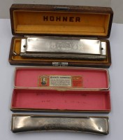 Auktion 375<br>2x div. Hohner-Munharmonikas, &auml;lter, je in Schachtel, Gebrauchsspuren, ca. L-18cm