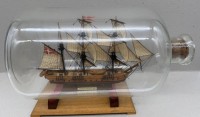 Auktion 375<br>Flaschenschiff in grosser 3 Liter Flasche, L-31 cm, D&auml;nische Fregatte um 1830