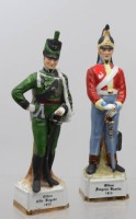 Auktion 375<br>Porzellanfiguren, ungemarkt,  britische Offiziere, ca. H-21,5cm