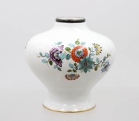 Auktion 375<br>Vase, Meissen Indische Malerei , 3 Schleiffstriche, H-12,5cm