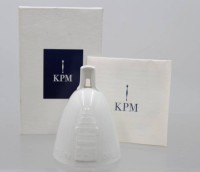 Auktion 375<br>Motiv Porzellanglocke - Die B&ouml;ttcherstra&szlig;e in Bremen, KPM Berlin, orig. Karton, H-9cm