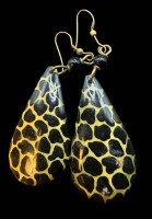 Auktion 375<br>Paar grosse Ohrh&auml;nger im Leopardenlook, wohl Horn/Messing, L-8 cm