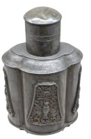 Auktion 375 / Los 15533 <br>antike chines. ovoide Zinn-Teedose, Reliefdekor allseitig, H-16 cm, B-10 cm