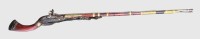 Auktion 375<br>langer Vorderlader  wohl arabisch, datiert 1810, mit Lederriemen, dieser mit 3 engl. Uniformkn&ouml;pfen besetzt, L-157 cm(kein Versand ausserhalb EU)