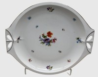 Auktion 375<br>gr. Art Deco Kuchenteller "Hutschenreuther" L&ouml;wenmarke, Streubl&uuml;mchen, B-30 cm